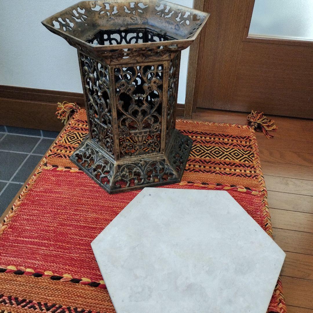 ✿3/18迄限定出品！中古/重量感のある彫刻レリーフ・大理石天板の六角形花台