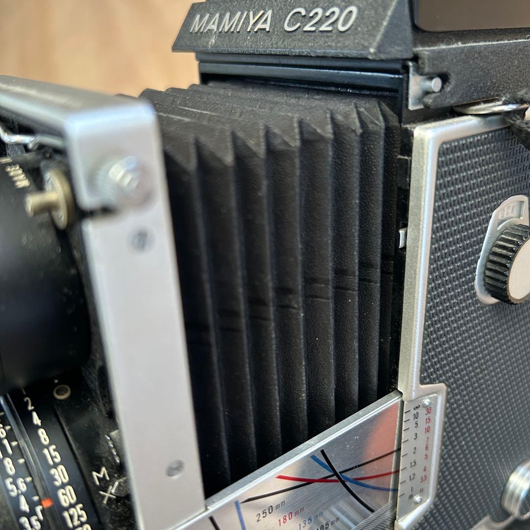 マミヤ　正方形　フィルムカメラ　レンズ付き