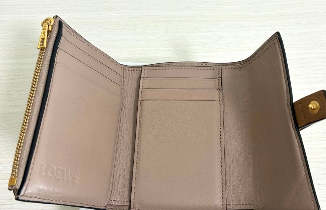 【muckn】LOEWE 三つ折り財布 ブラウン