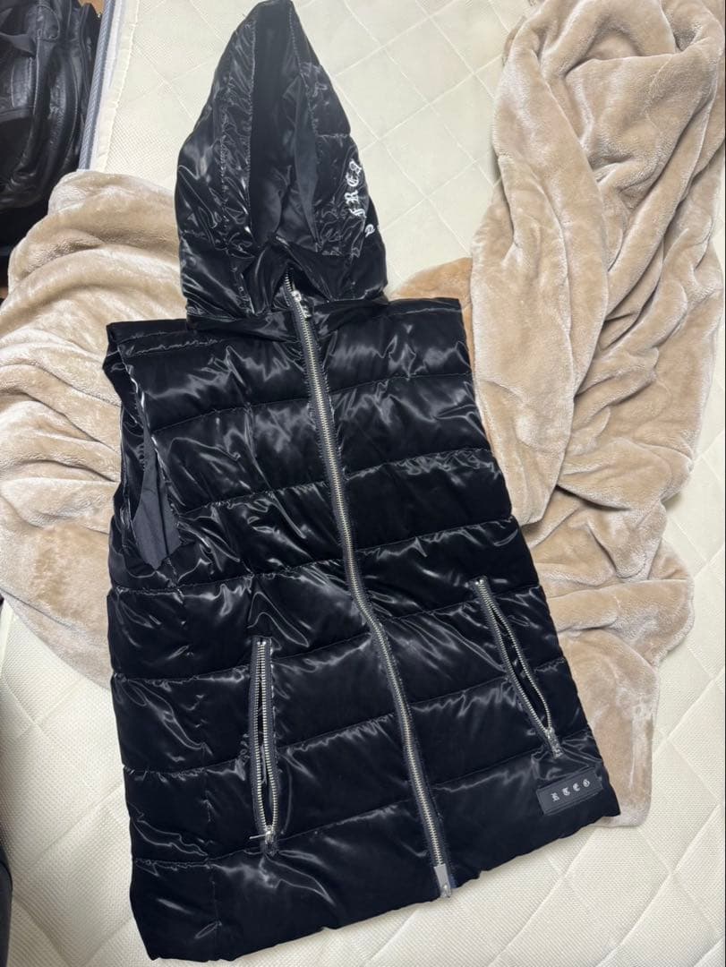 アダムスジャグラー　ダウンベスト