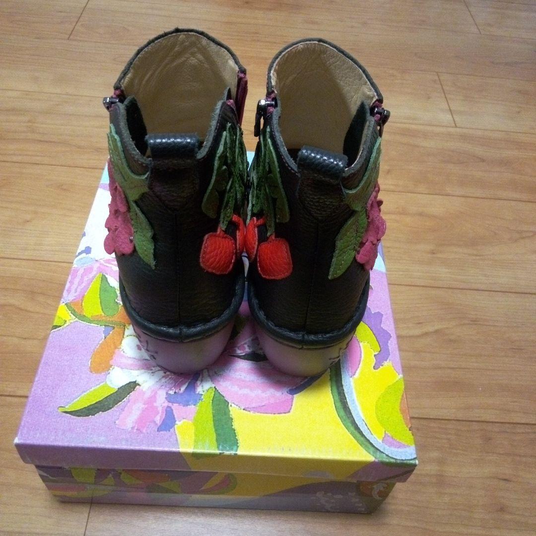 値下げ美品24.0エスタシオンレザー葡萄モチーフショートブーツ 黒