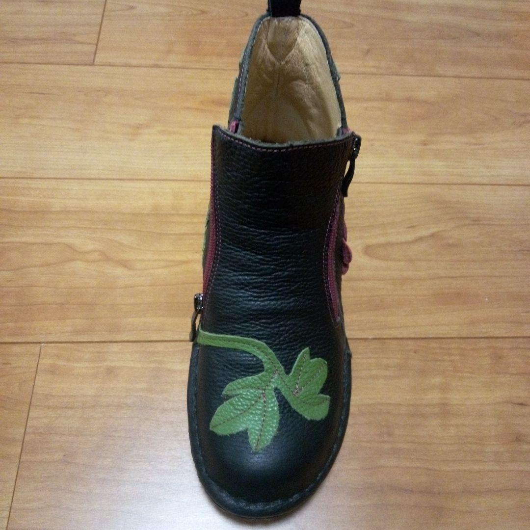 値下げ美品24.0エスタシオンレザー葡萄モチーフショートブーツ 黒