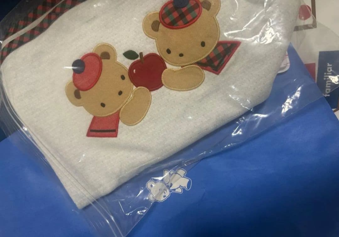 クマのイラスト付きブランケット