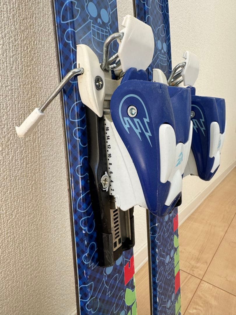 ジュニア　125cmスキー板＆ブーツセット　ワンピース柄