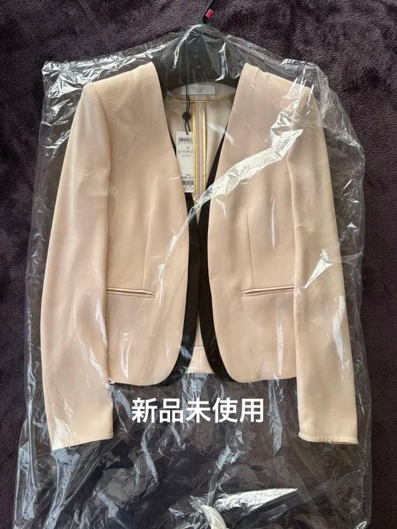 【新品未使用】【ベイジ】定価4万ノーカラージャケット サイズ4 ピンクベージュ