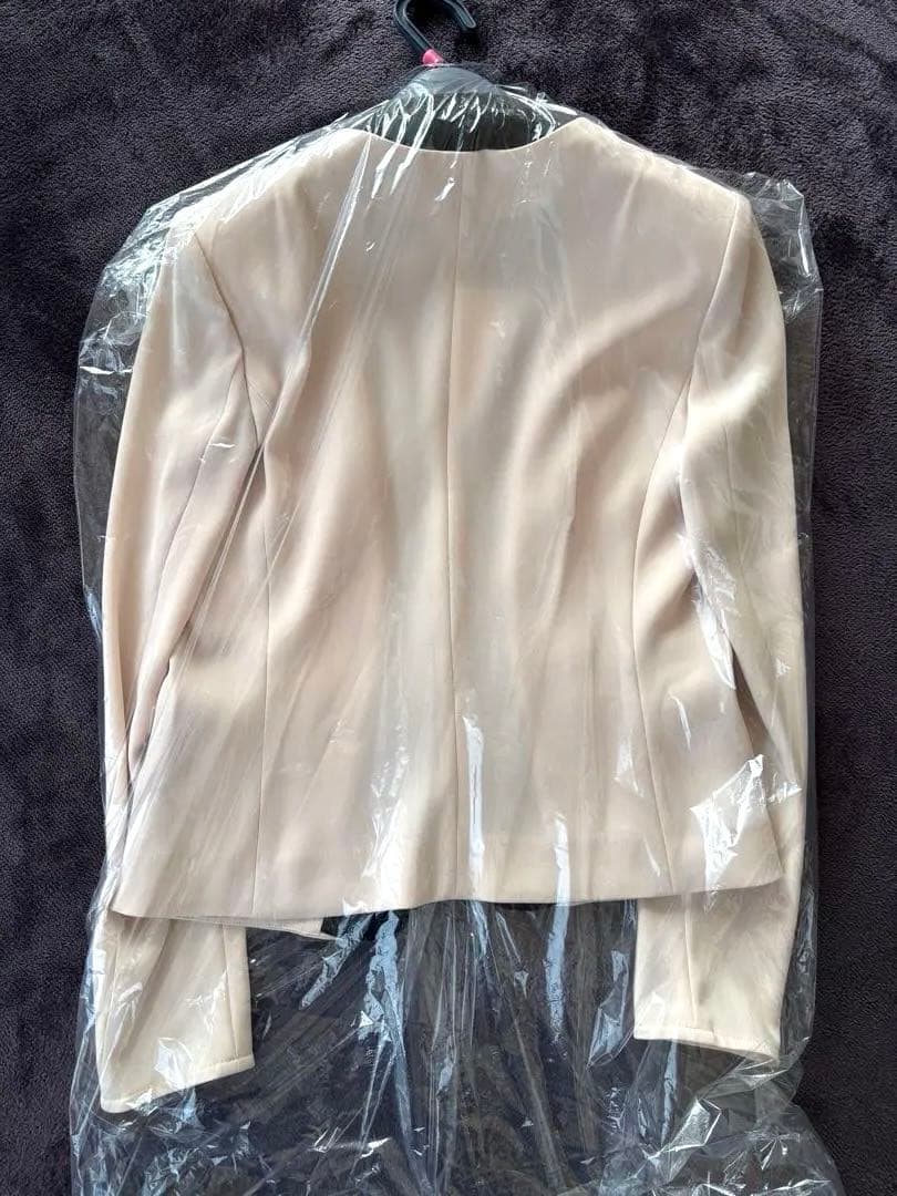 【新品未使用】【ベイジ】定価4万ノーカラージャケット サイズ4 ピンクベージュ