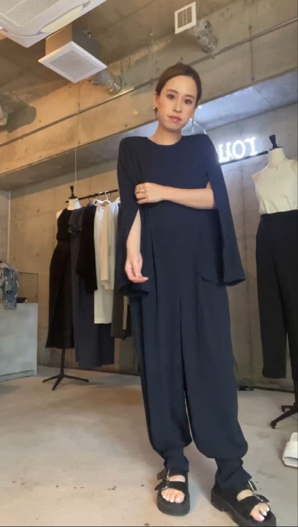 roughlow slit sleeve オールインワン　ネイビー　新品
