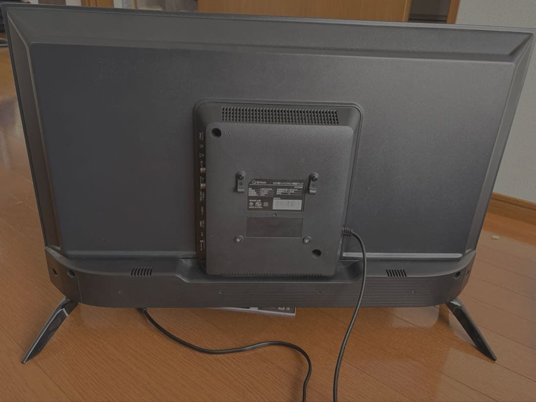 ヒロ‼️ Qriom テレビ本体 リモコン付き　ほぼ未使用