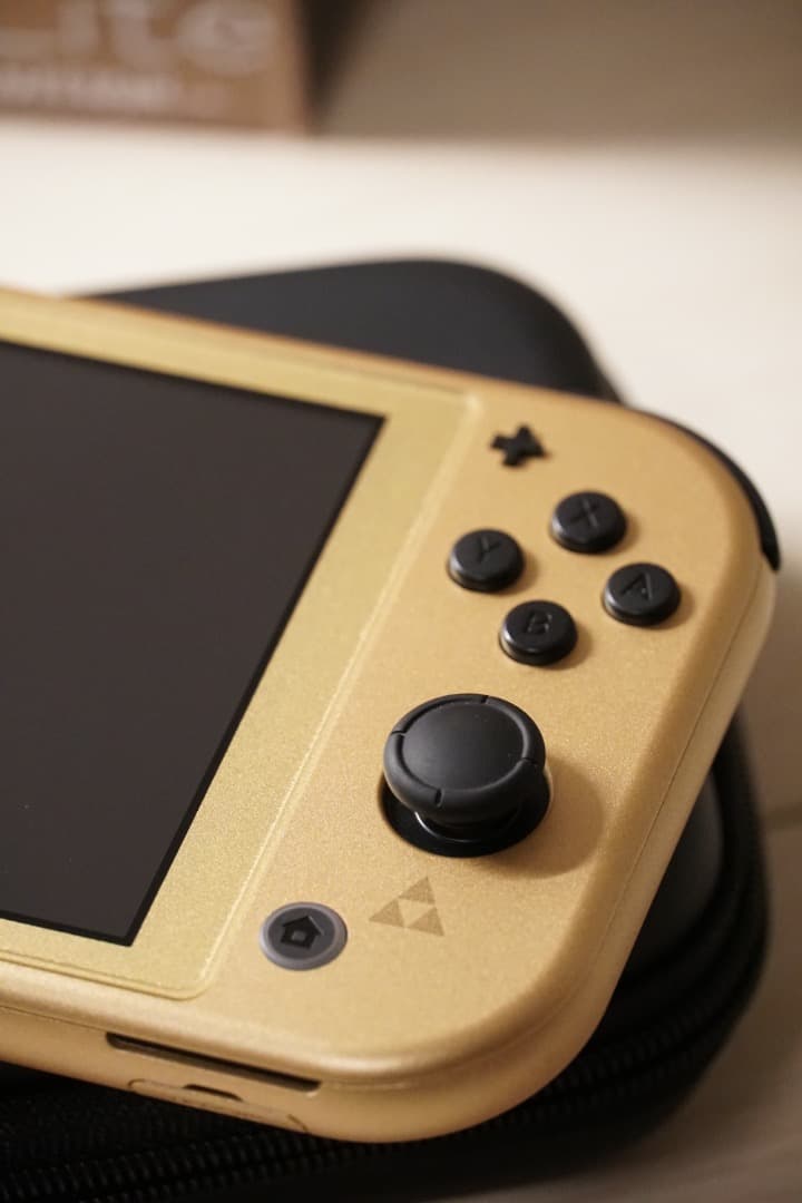 【美品】Nintendo Switch Lite ハイラルエディション+ケース