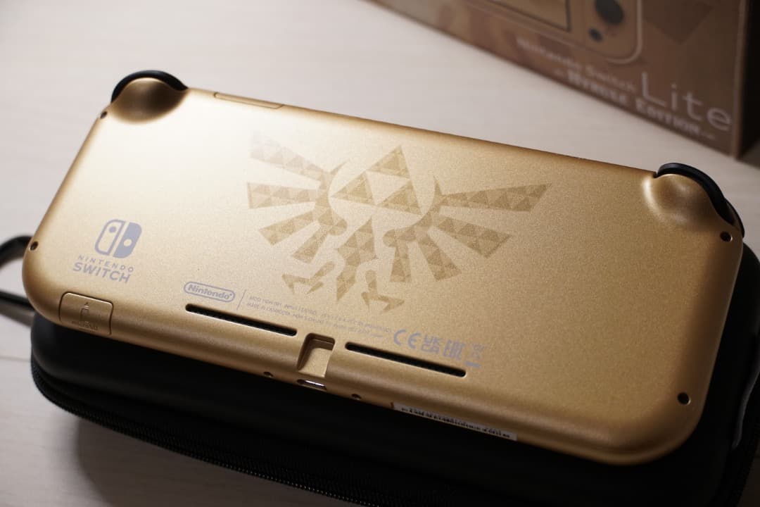【美品】Nintendo Switch Lite ハイラルエディション+ケース