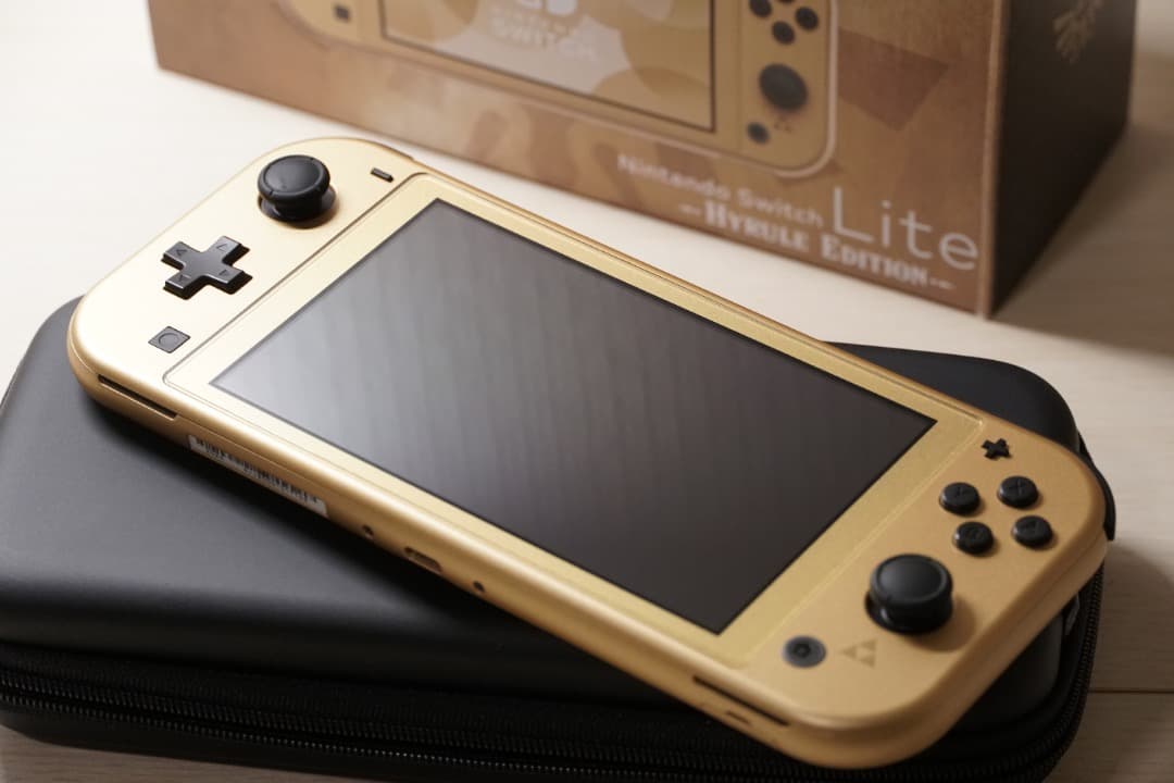 【美品】Nintendo Switch Lite ハイラルエディション+ケース