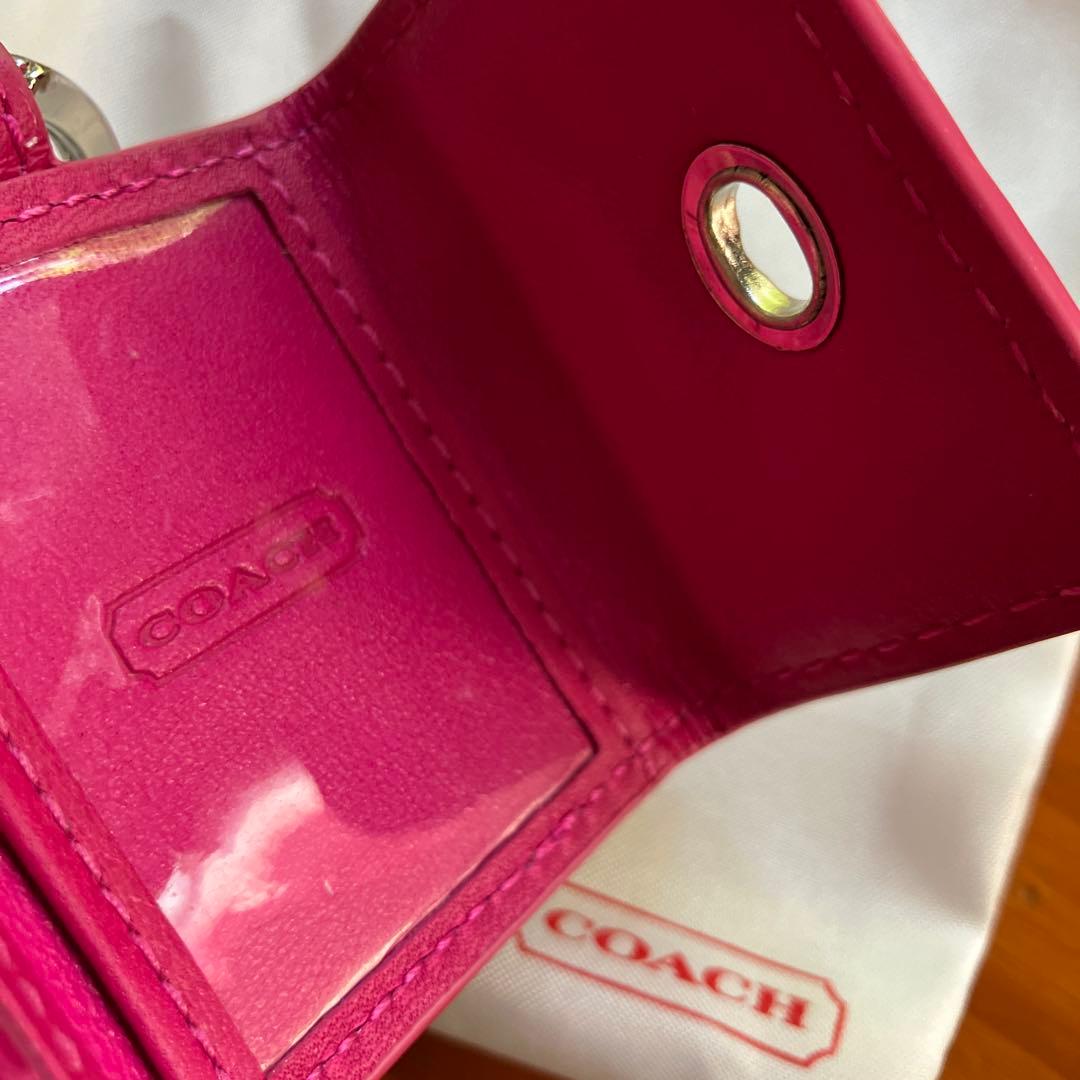 COACH ロゴ入り　ベージュ ピンク レザーキーケース　写真入れ