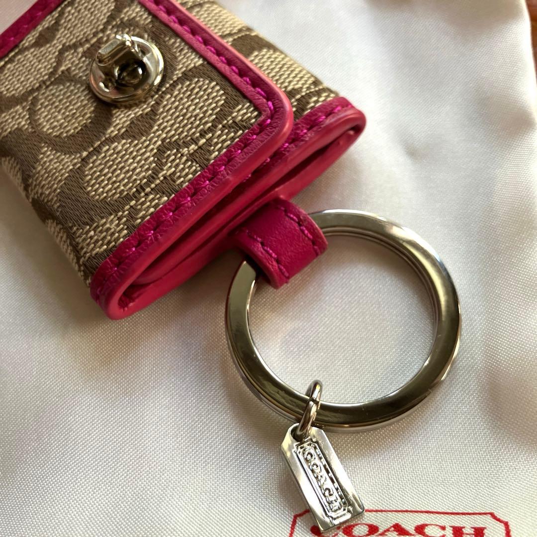 COACH ロゴ入り　ベージュ ピンク レザーキーケース　写真入れ