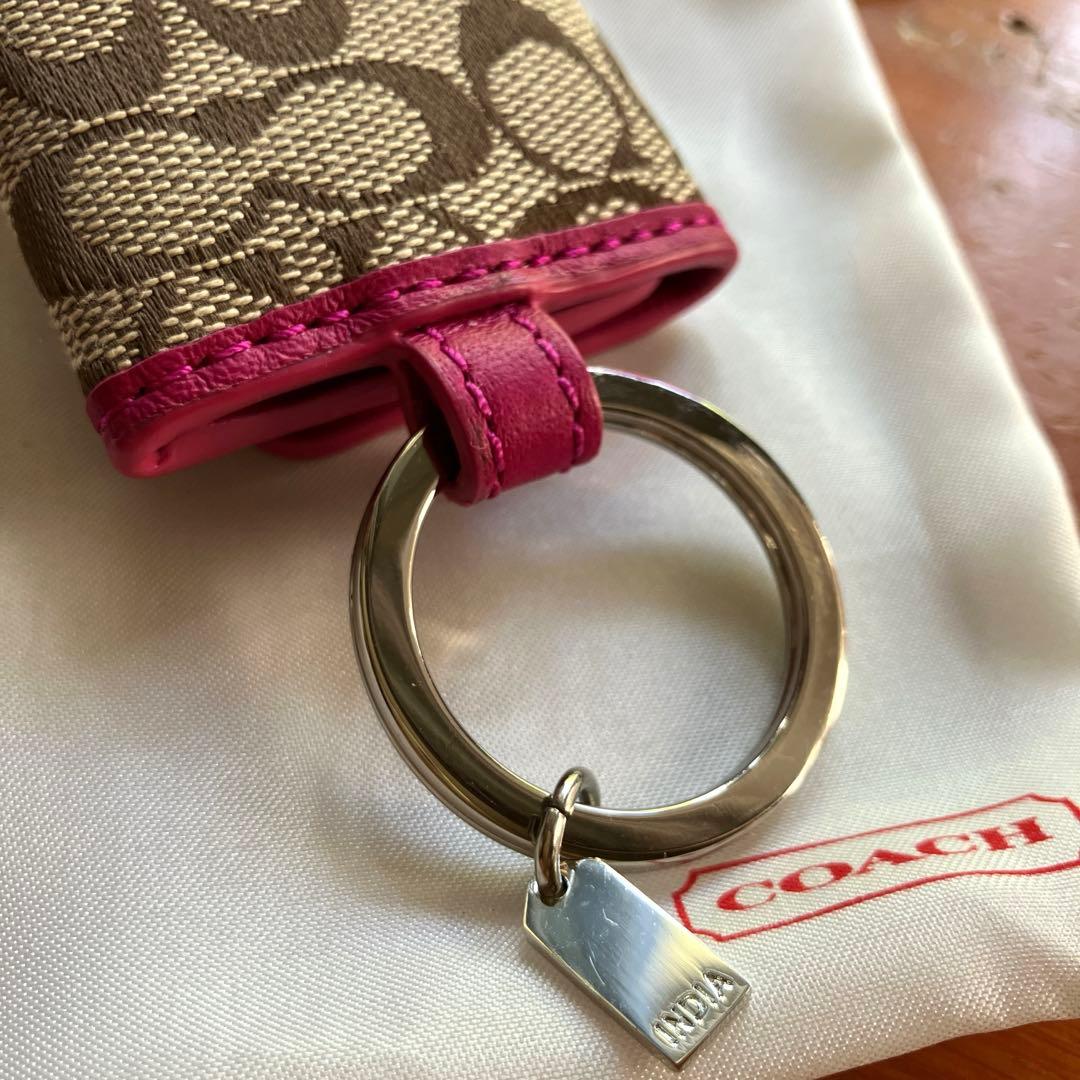 COACH ロゴ入り　ベージュ ピンク レザーキーケース　写真入れ