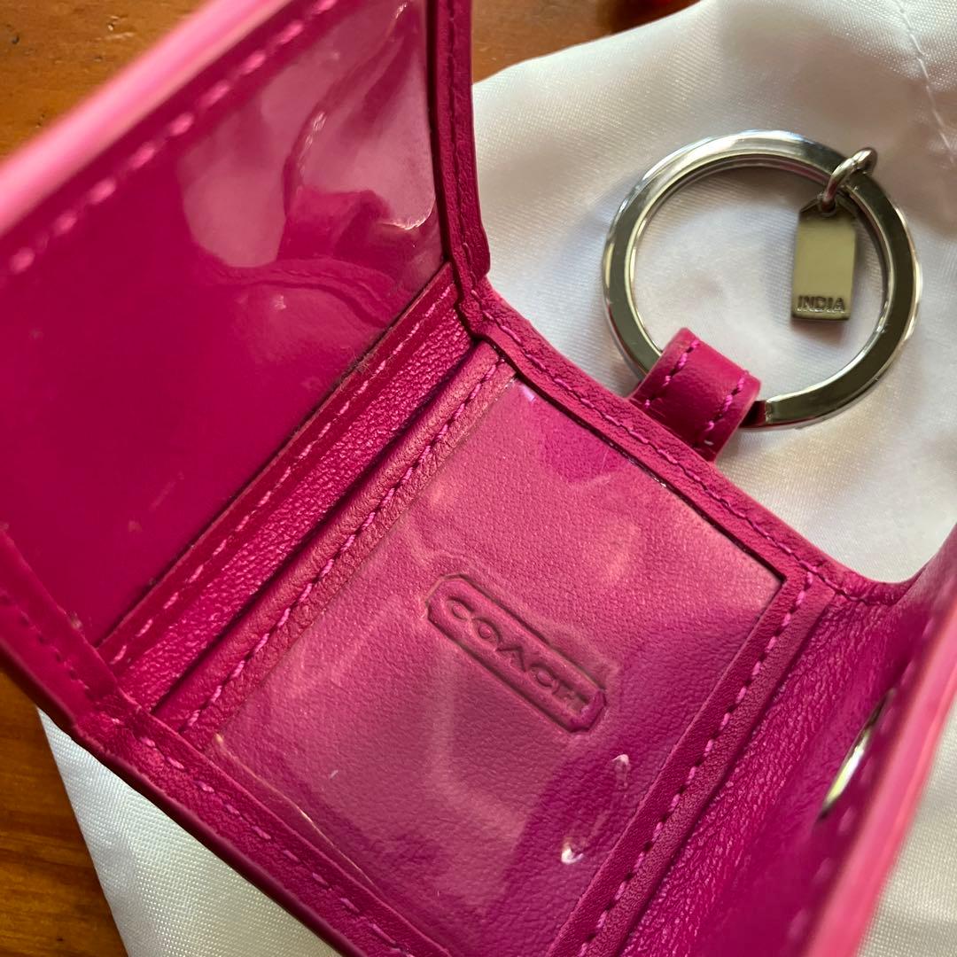 COACH ロゴ入り　ベージュ ピンク レザーキーケース　写真入れ