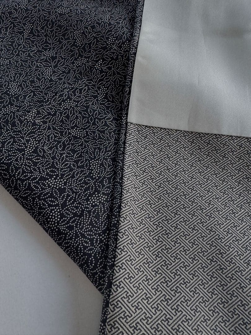 美品　拘りの南天模様　江戸小紋