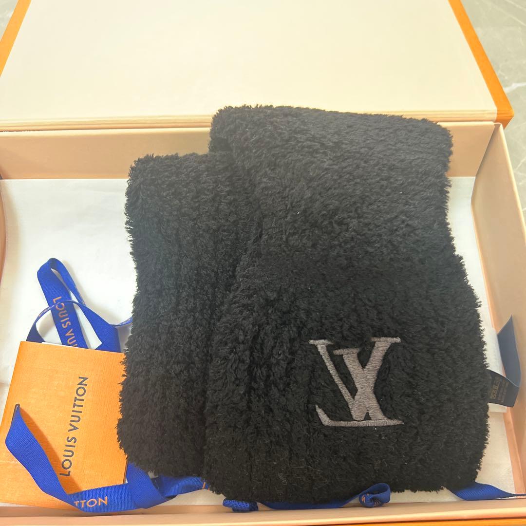 【希少】ルイヴィトン　ロゴマフラー黒