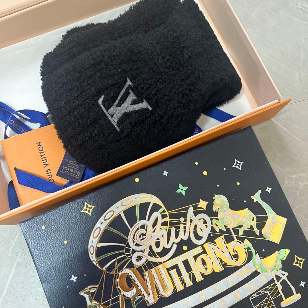 【希少】ルイヴィトン　ロゴマフラー黒