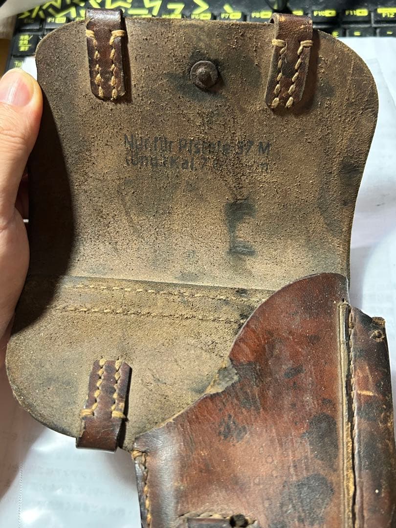 戦時ドイツ軍レザーホルスター（実物・1943年製・Waffenamt刻印）