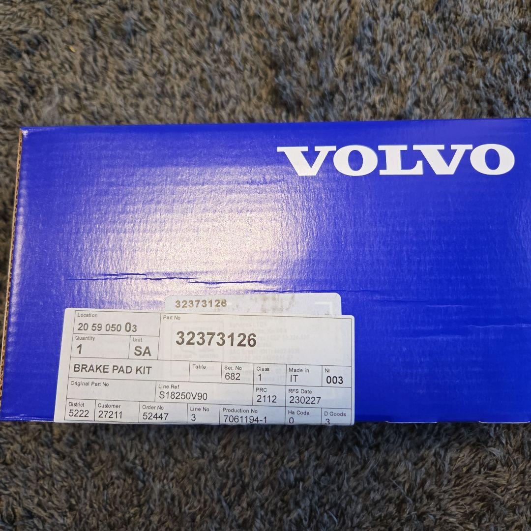 VOLVO　V90用ブレーキパット(未使用品)