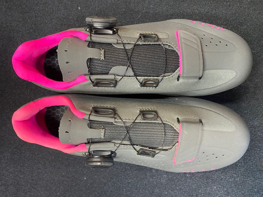 i:zi:k ロードシューズ グレー/ピンク