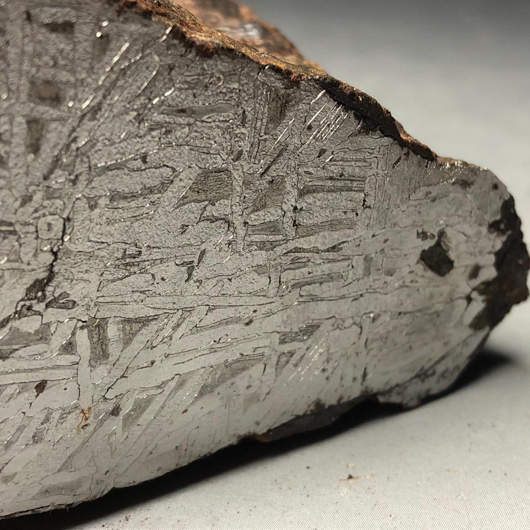 アルタイ隕石 鉄隕石　外皮付き隕石　ナチュラル　原石　重さ約695ｇ