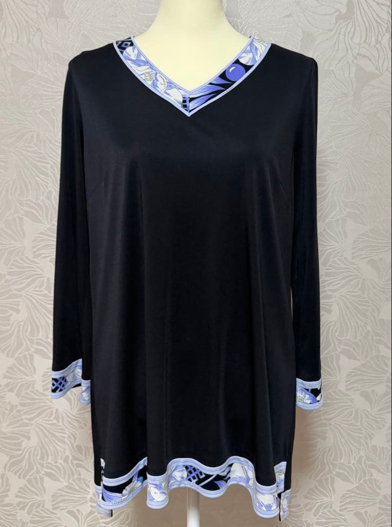 近年　極美品　レオナール　チュニック