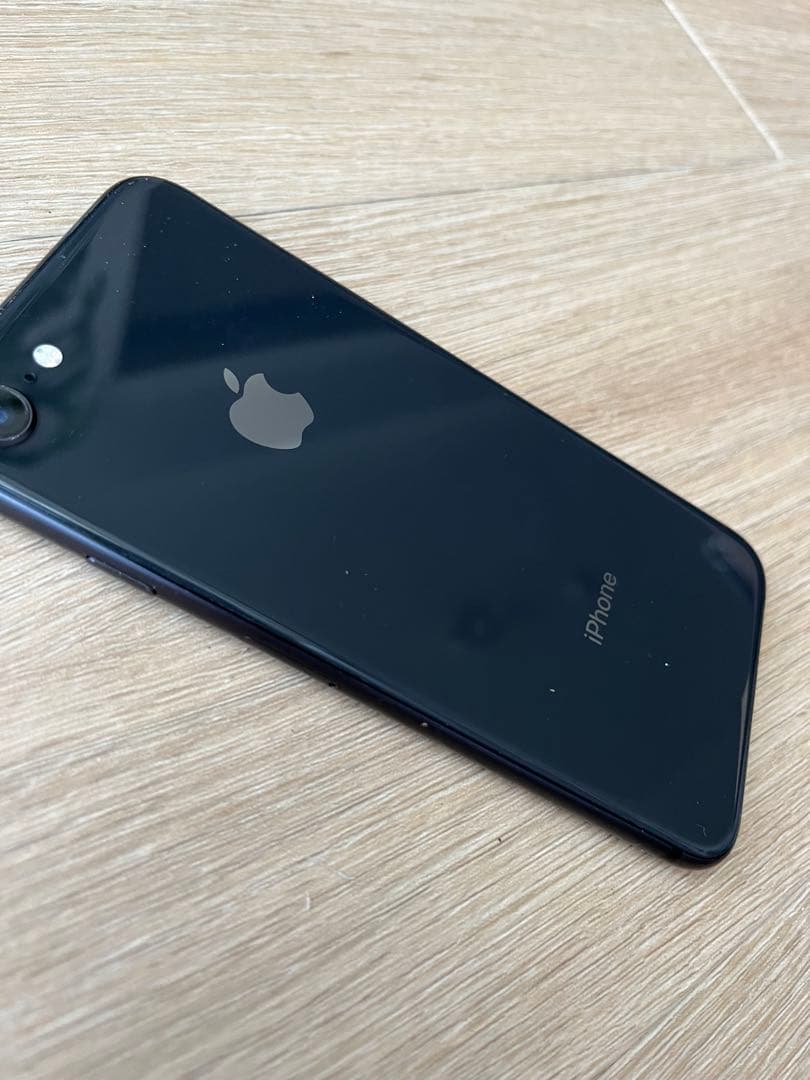 iPhone 8 ブラック 画面にひびあり