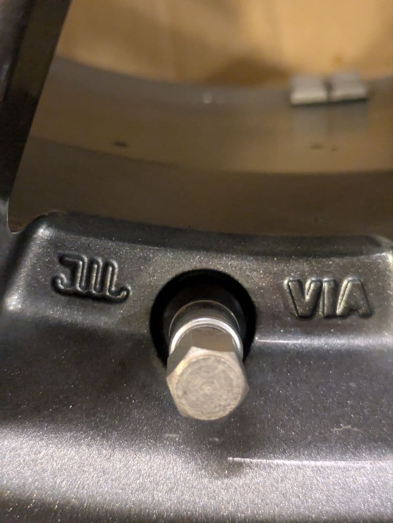 16インチ アルミ 4本セット バルミナ ナット付