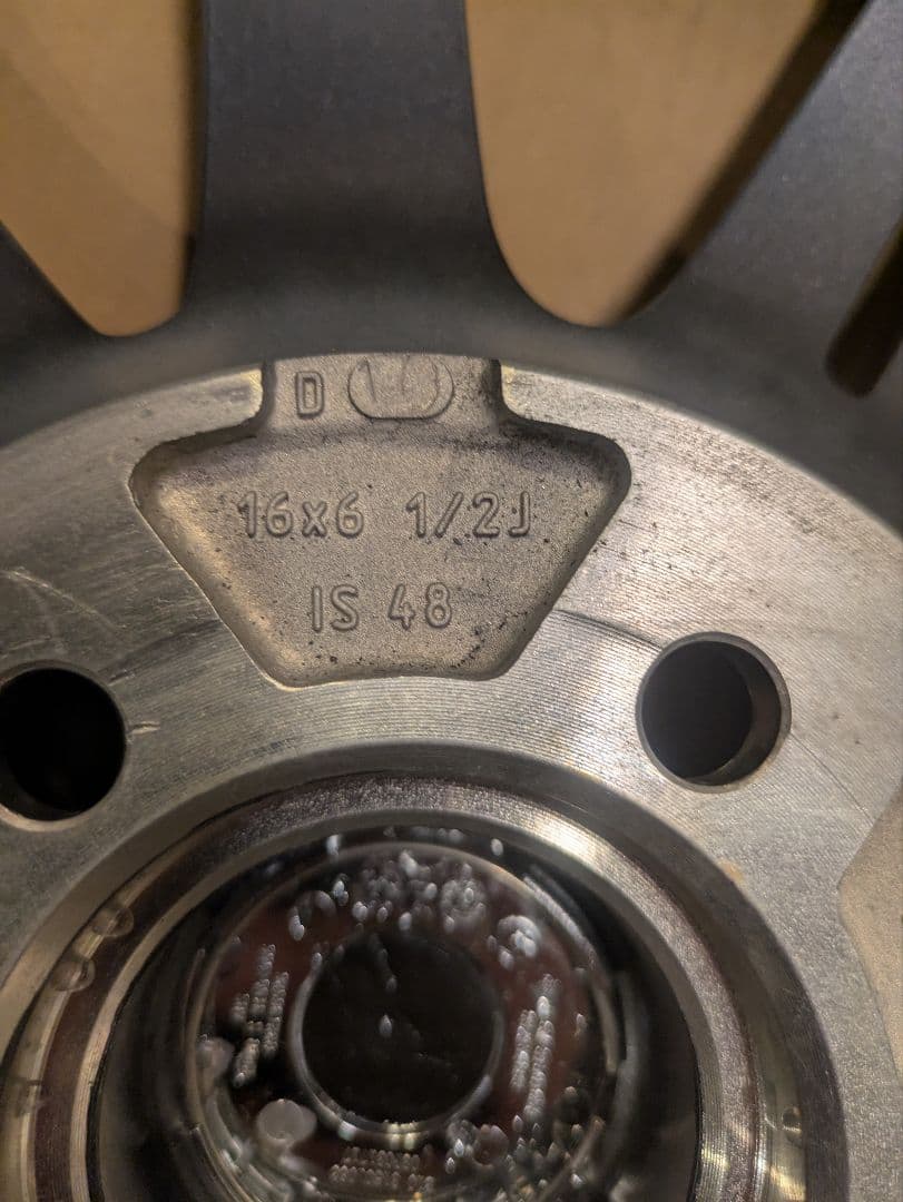 16インチ アルミ 4本セット バルミナ ナット付