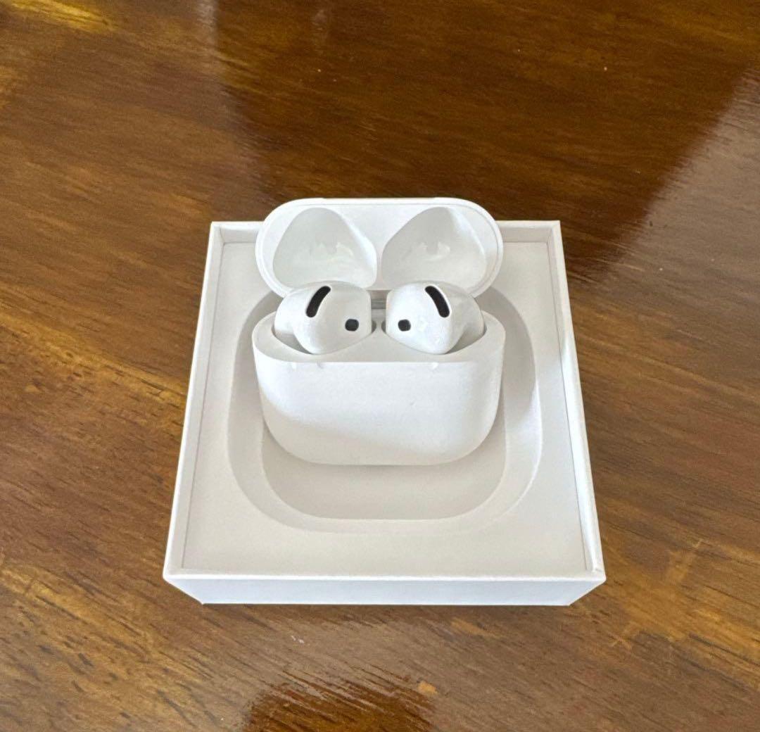 【極美品】AirPods4