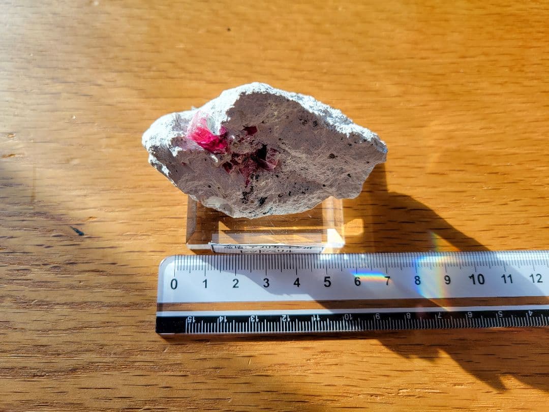 17日出品取り消します　貴重品レッドベリル結晶　鉱物原石