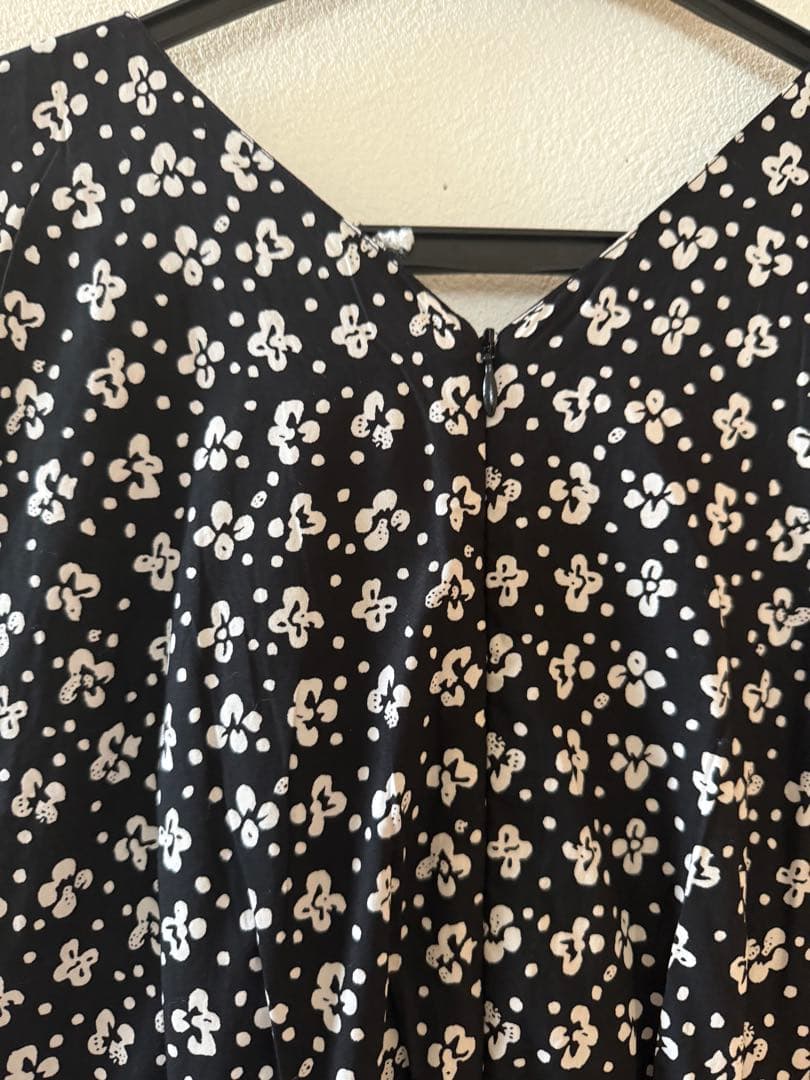 ヌキテパ　花柄ブラックオールインワン Mサイズ