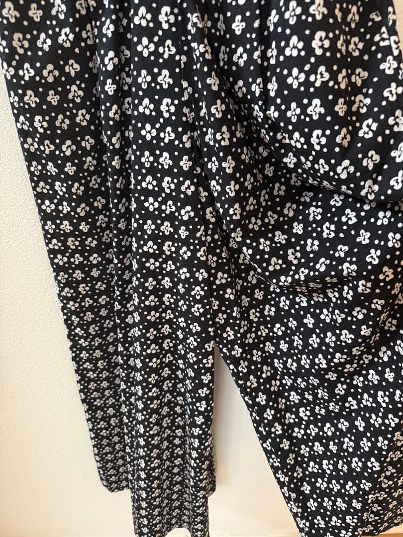 ヌキテパ　花柄ブラックオールインワン Mサイズ