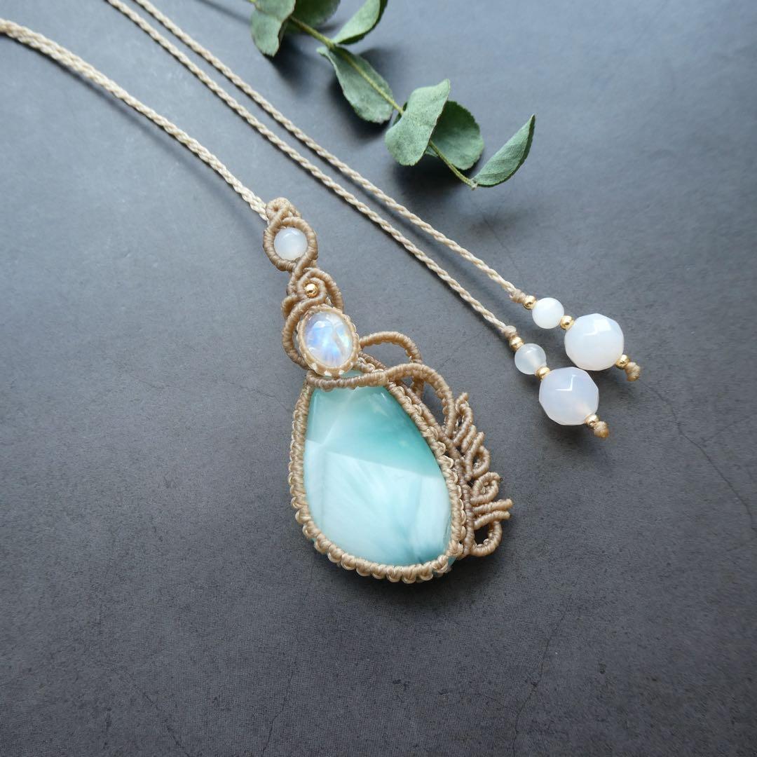 ヘミモルファイトとムーンストーン、のマクラメネックレス