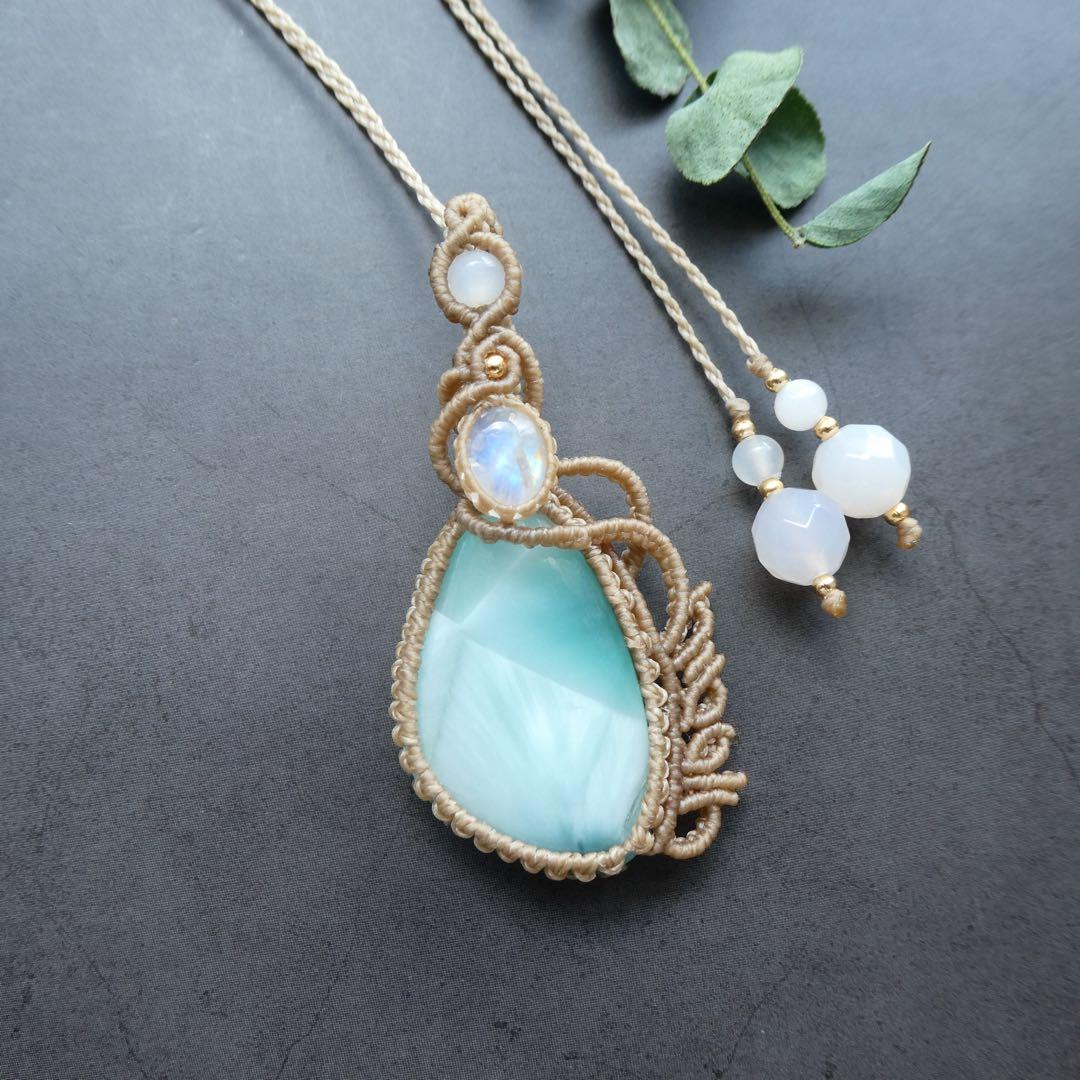 ヘミモルファイトとムーンストーン、のマクラメネックレス