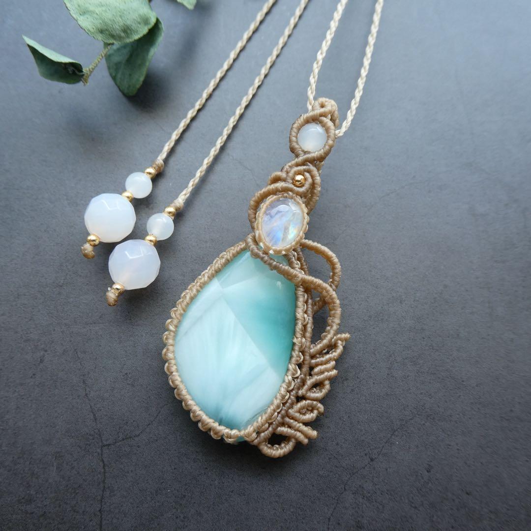 ヘミモルファイトとムーンストーン、のマクラメネックレス