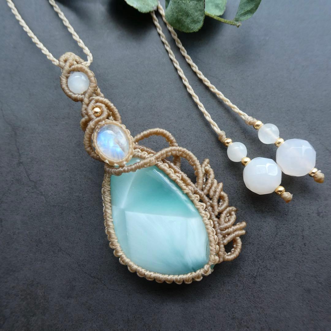 ヘミモルファイトとムーンストーン、のマクラメネックレス