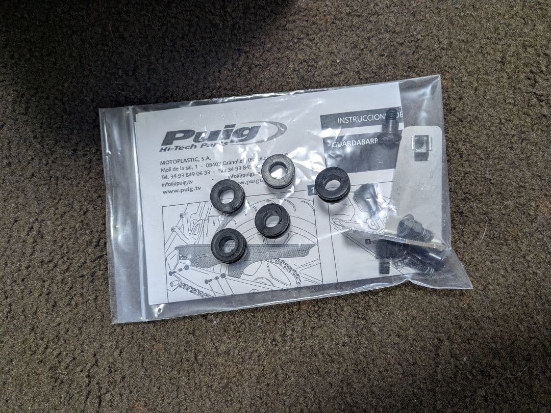 SV650 インナー　リア　アンダー フェンダー　puig