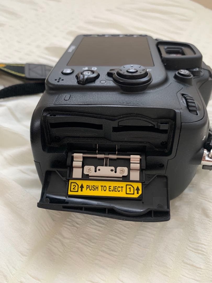 多言語対応D7100 18-105mm + Ai-S 50mm f 1.8