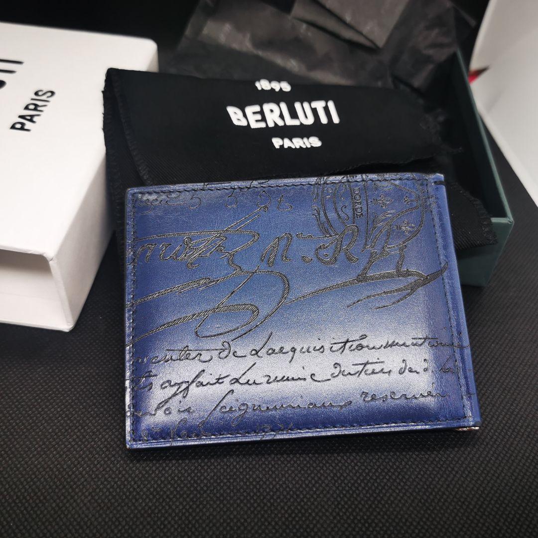 ベルルッティ マネークリップ フィギュア アッサオ カリグラフィ Berluti