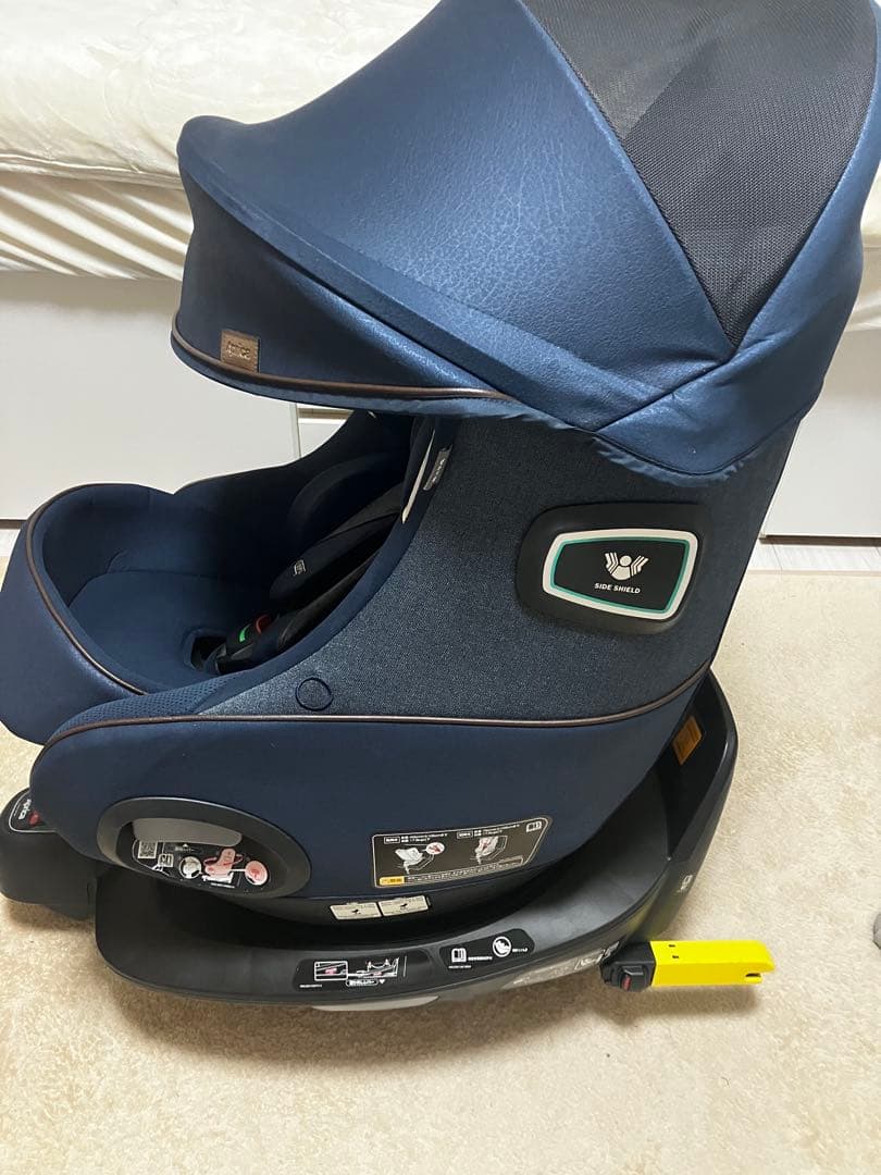 ✨アップリカ✨ 回転式チャイルドシート クルリラビッテエックス ネイビー