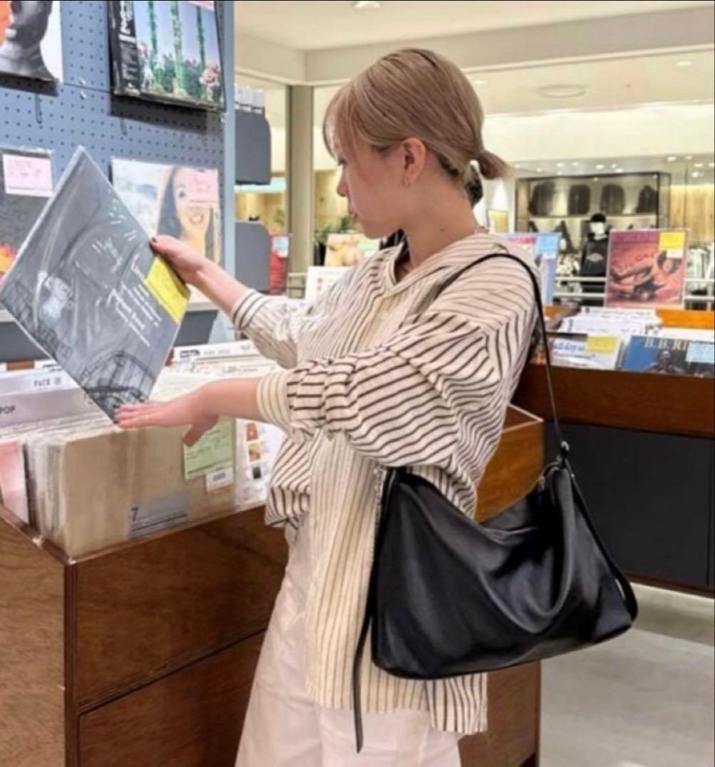 ear PAPILLONNER イアパピヨネ　本革2WAYレザーショルダーバッグ