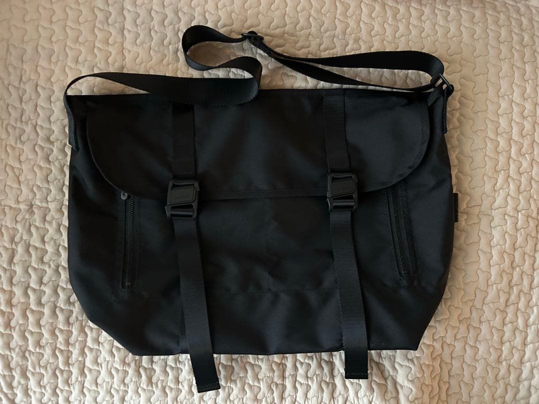 シンゾーン　AMIACALVA MESSENGER BAG