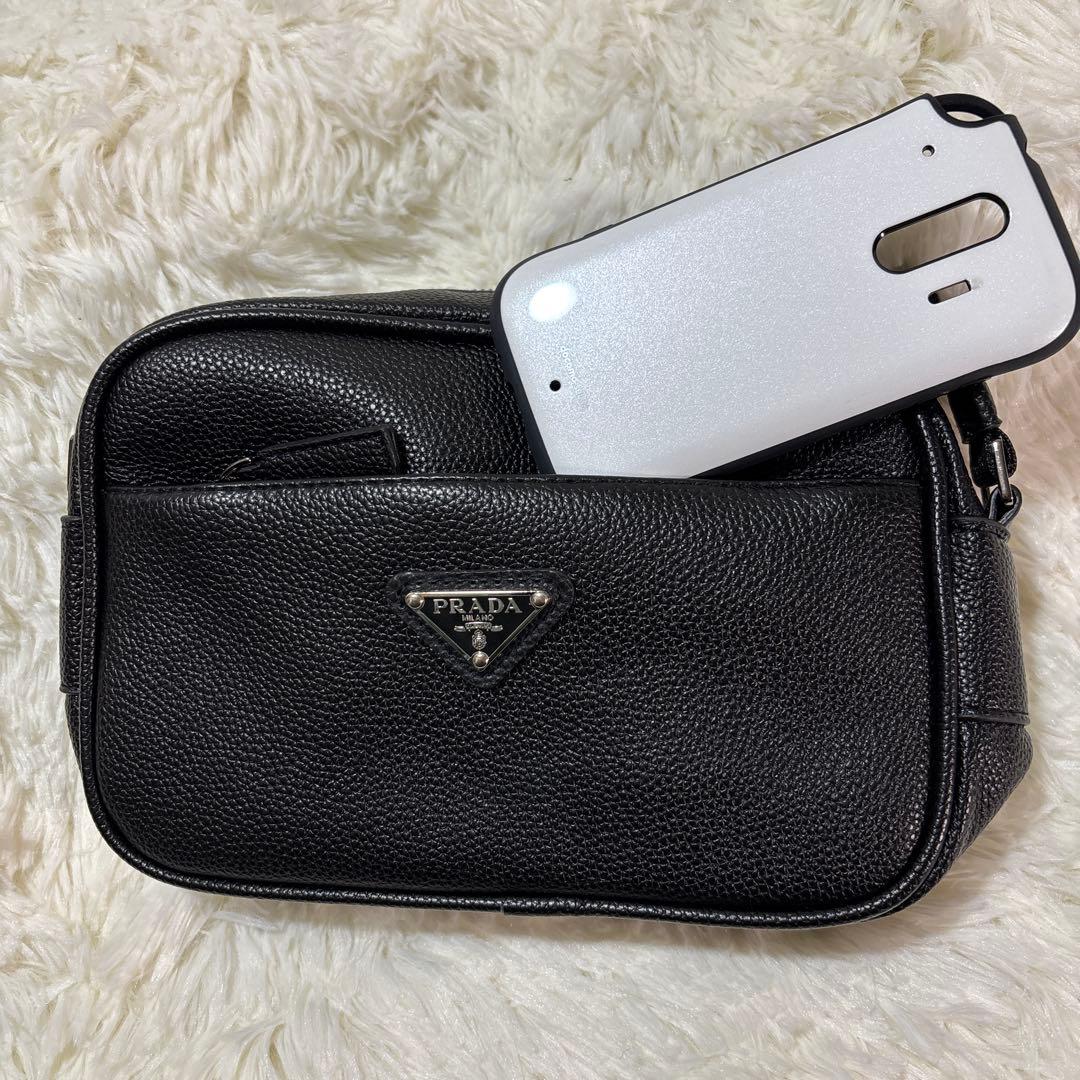 PRADA ブラックレザーショルダーバッグノベルティ