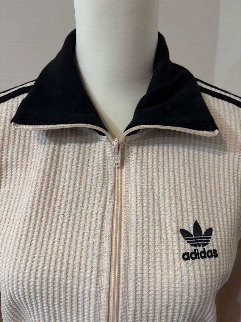 めぐ☆新品未使用☆adidas アイボリー ジップアップトラックトップ