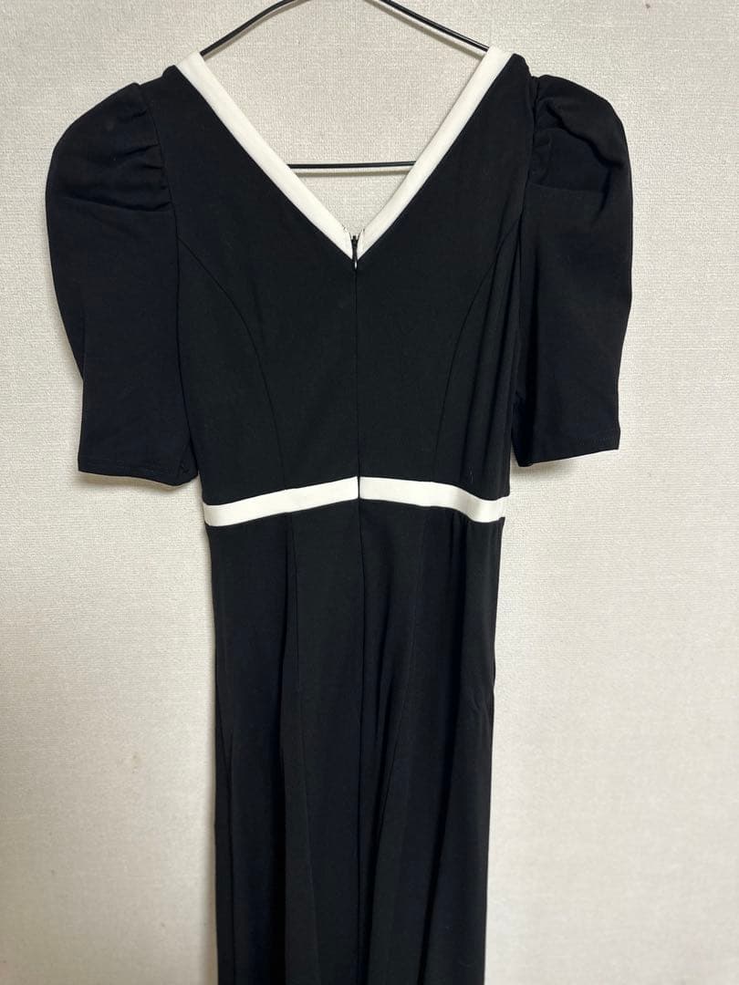 ワンピース Herlipto Puff Sleeve Jersey Dress