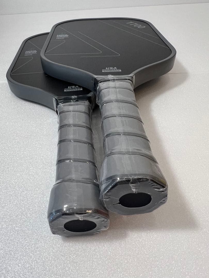 ピックルボール パドルT700 2本 ボール4個 キャリーバッグ付き