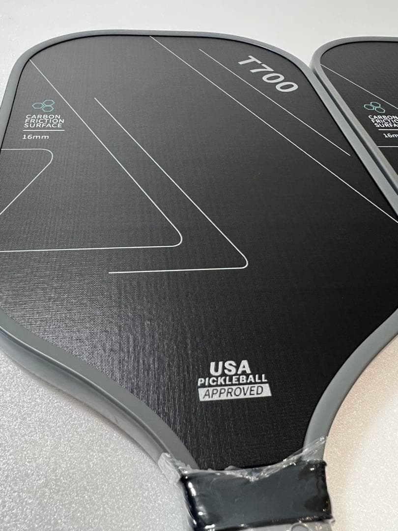 ピックルボール パドルT700 2本 ボール4個 キャリーバッグ付き
