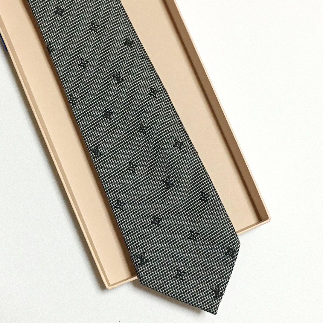 未使用級 ルイヴィトン Louis Vuitton ネクタイ ブラック系 LV柄